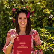 Diplomata e laureata in lingue offre aiuto con i compiti o lezioni private a ragazzi di medie ed elementari